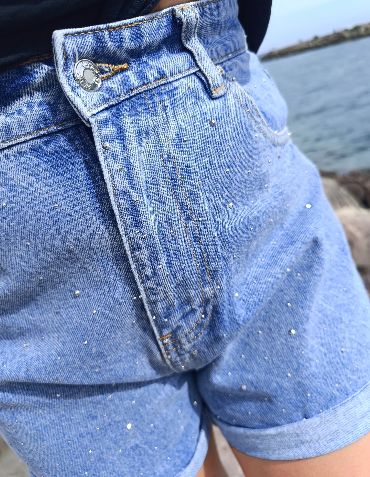 Short en jean strassé