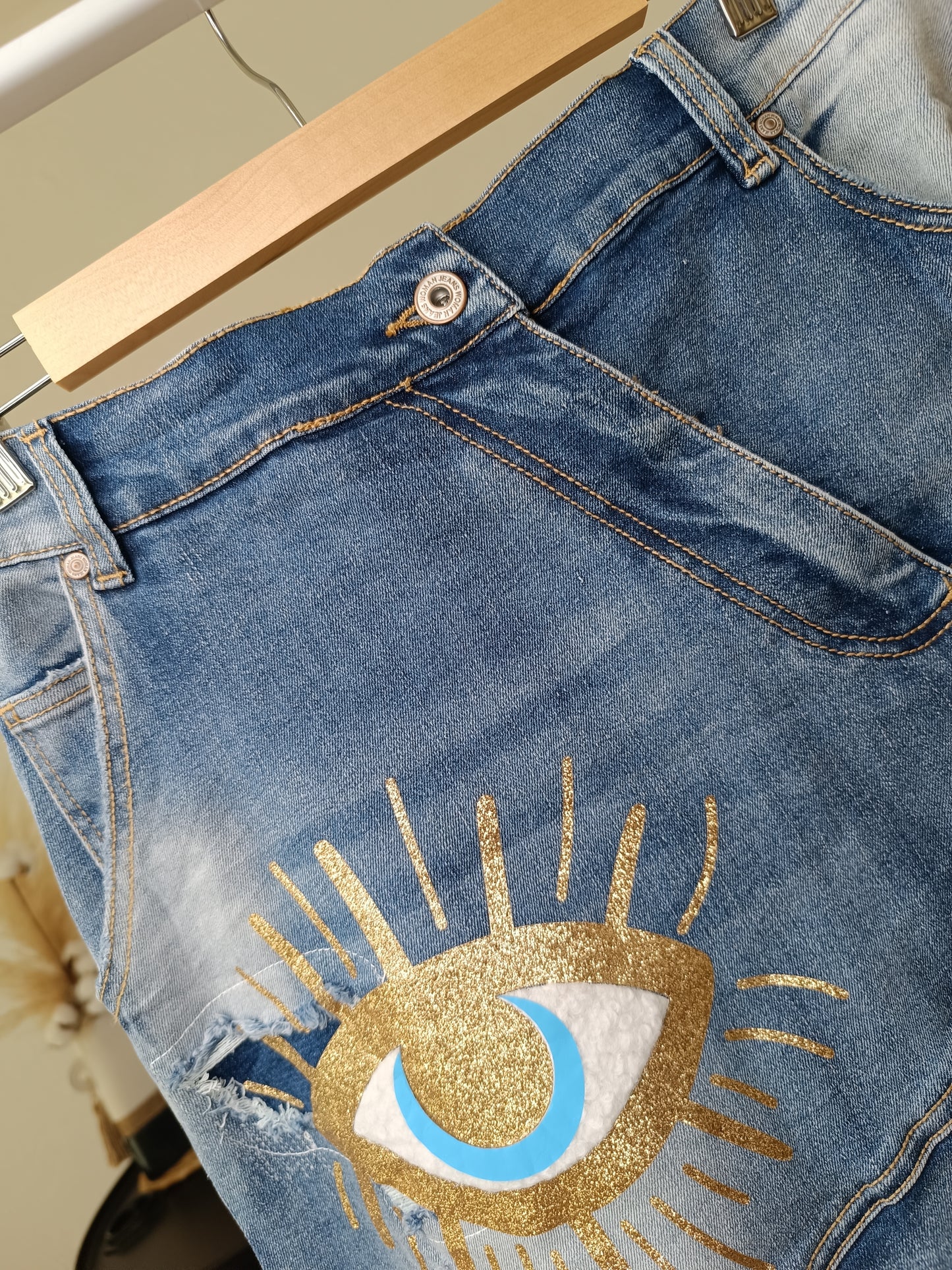 Jean Eye