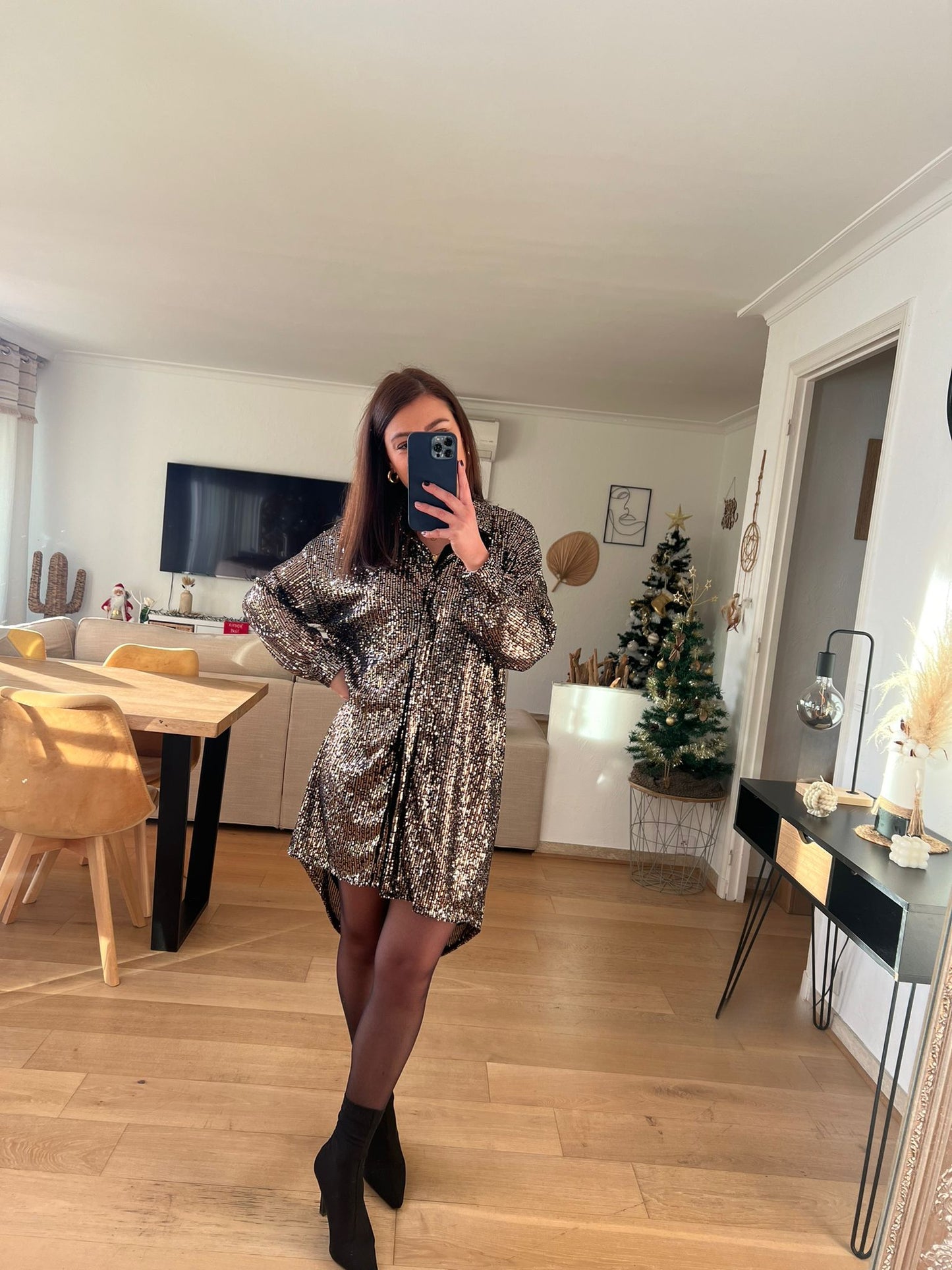 Robe Stella noire et dorée