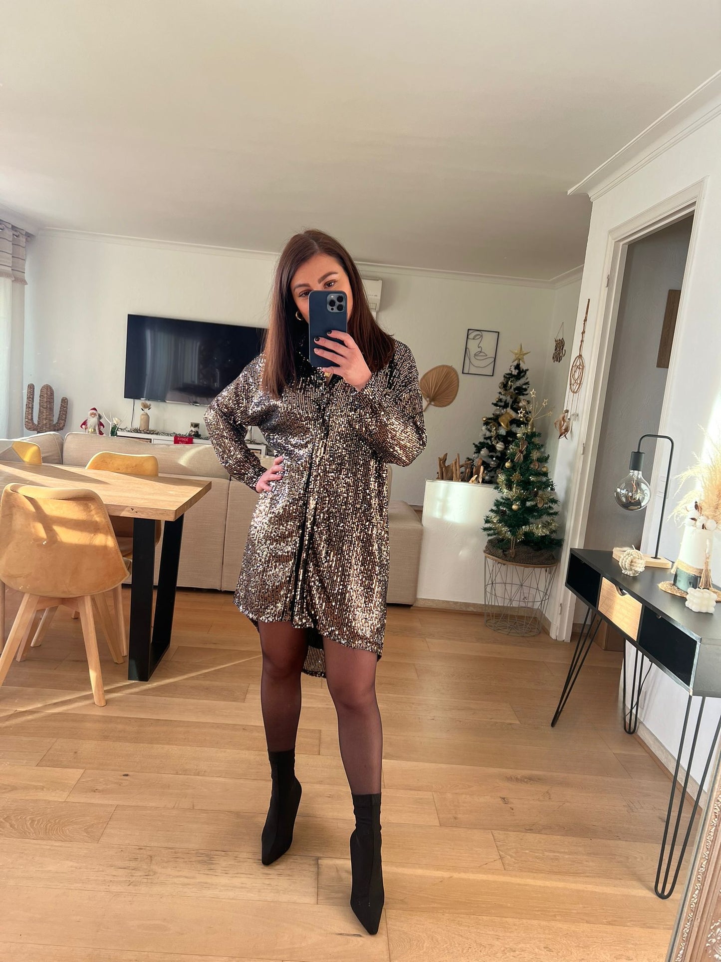 Robe Stella noire et dorée
