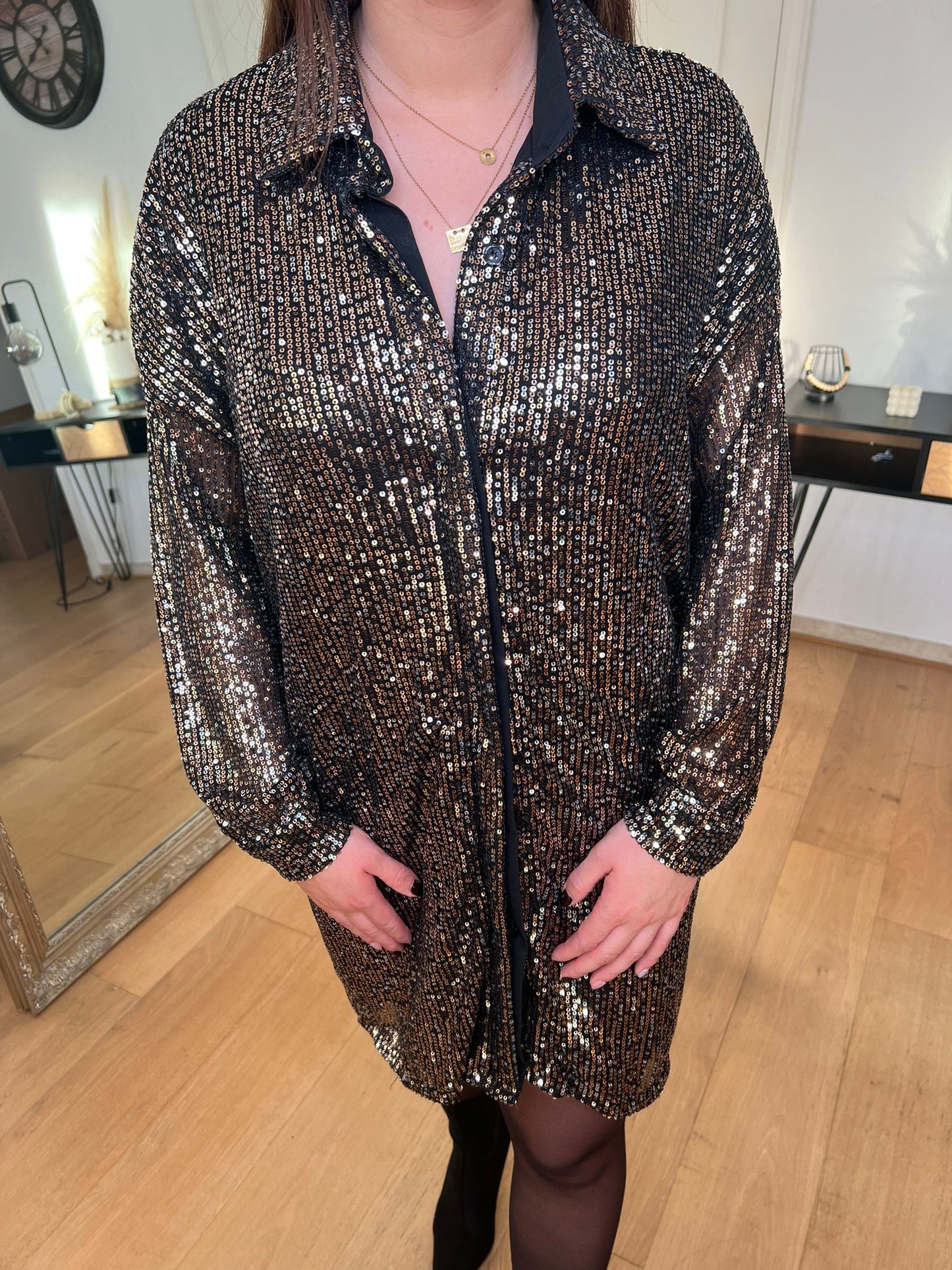 Robe Stella noire et dorée
