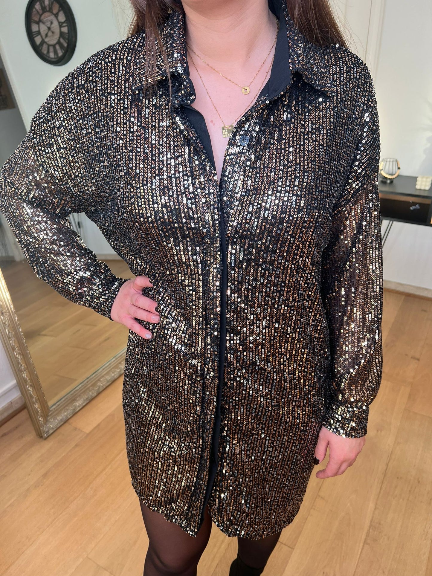 Robe Stella noire et dorée